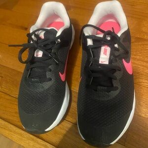 Nike Big Girls  Athletic Shoes in Black and Pink